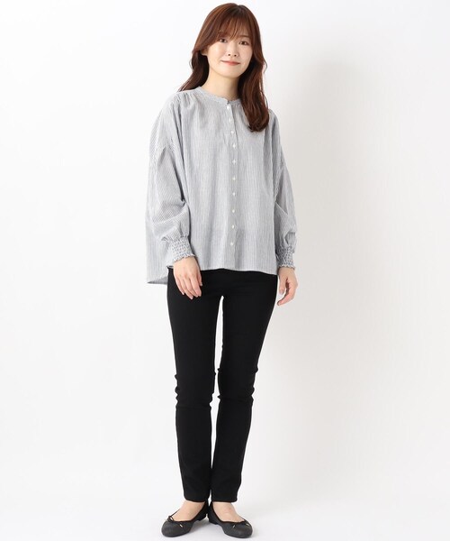 one'sterrace(ワンズテラス)の「袖シャーリング コットンブラウス(シャツ/ブラウス・レディース・ブラック系8/アイボリー系8/イエロー系8・02)」の4枚目の写真