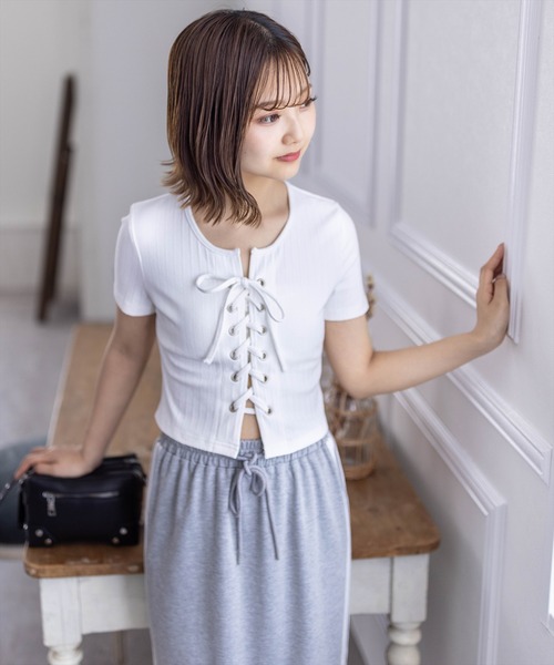 clear（クリア）の「フロントレースアップ半袖リブカットソートップス（Tシャツ/カットソー・レディース・サックスブルー/オフホワイト/ブラック/ピンク・F）」の18枚目の写真