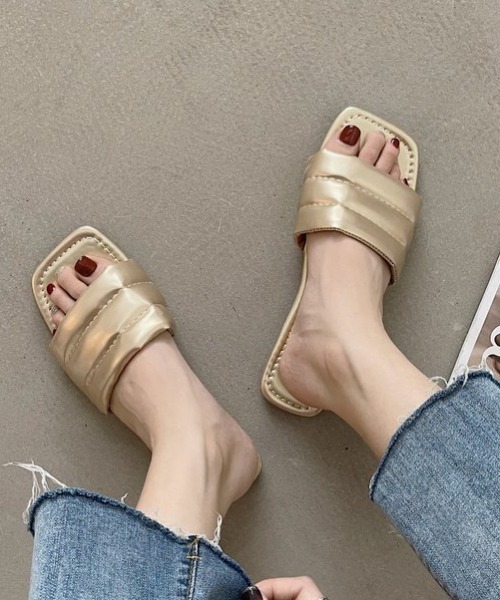 Vipoa（ヴィポア）の「バルキーベルトスクエアトゥサンダル（サンダル・レディース・シルバー/アイボリー/ブラック/ゴールド・SMALL/MEDIUM/LARGE）」の2枚目の写真