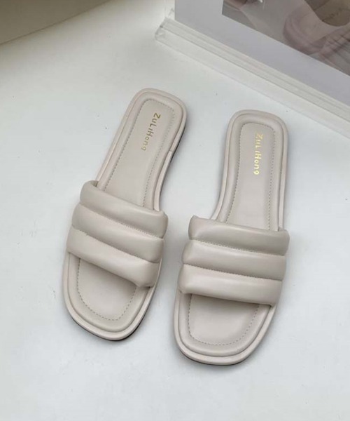 Vipoa（ヴィポア）の「バルキーベルトスクエアトゥサンダル（サンダル・レディース・シルバー/アイボリー/ブラック/ゴールド・SMALL/MEDIUM/LARGE）」の5枚目の写真