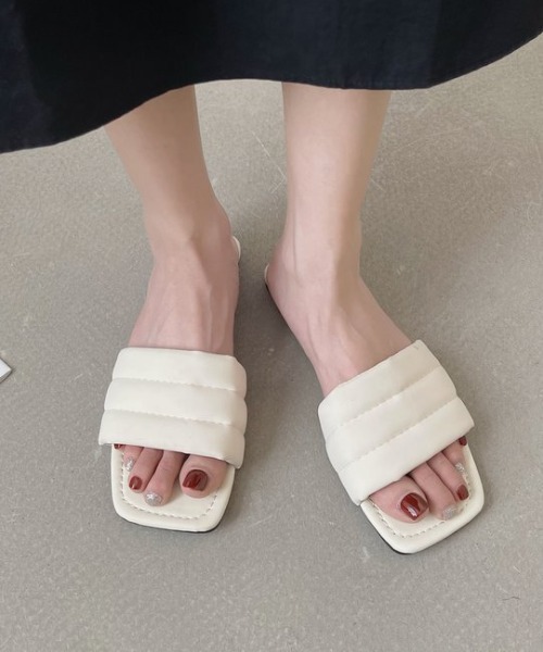 Vipoa（ヴィポア）の「バルキーベルトスクエアトゥサンダル（サンダル・レディース・シルバー/アイボリー/ブラック/ゴールド・SMALL/MEDIUM/LARGE）」の7枚目の写真