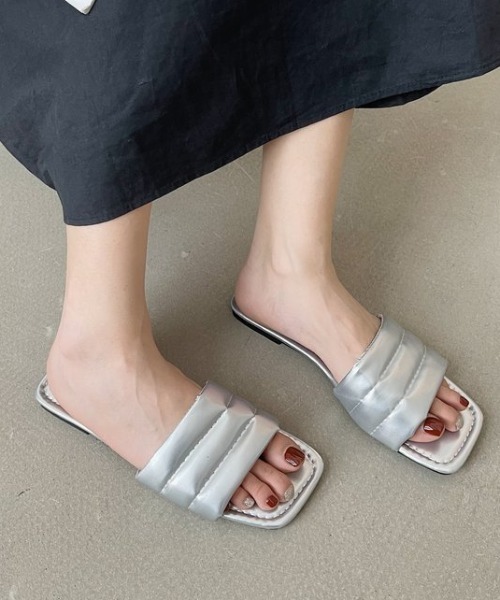 Vipoa（ヴィポア）の「バルキーベルトスクエアトゥサンダル（サンダル・レディース・シルバー/アイボリー/ブラック/ゴールド・SMALL/MEDIUM/LARGE）」の10枚目の写真