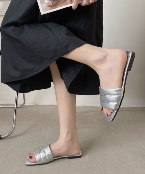 Vipoa（ヴィポア）の「バルキーベルトスクエアトゥサンダル（サンダル・レディース・シルバー/アイボリー/ブラック/ゴールド・SMALL/MEDIUM/LARGE）」の11枚目の写真