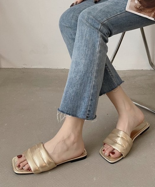 Vipoa（ヴィポア）の「バルキーベルトスクエアトゥサンダル（サンダル・レディース・シルバー/アイボリー/ブラック/ゴールド・SMALL/MEDIUM/LARGE）」の13枚目の写真