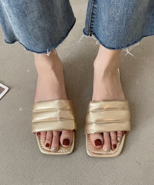 Vipoa（ヴィポア）の「バルキーベルトスクエアトゥサンダル（サンダル・レディース・シルバー/アイボリー/ブラック/ゴールド・SMALL/MEDIUM/LARGE）」の12枚目の写真