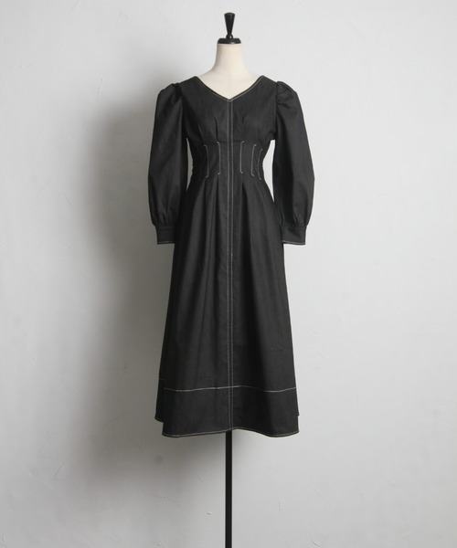 tocco closet(トッコ クローゼット)の「後ろビックリボン付きステッチ入りウエストタックデニムワンピース(ワンピース・レディース・インディゴブルー/ブラック・M)」の12枚目の写真