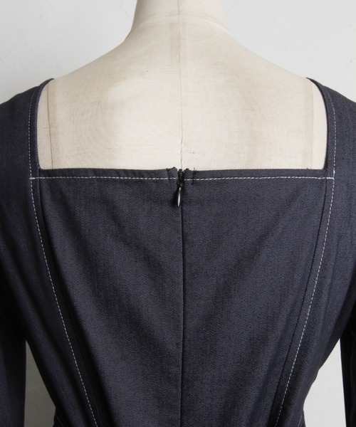 tocco closet(トッコ クローゼット)の「後ろビックリボン付きステッチ入りウエストタックデニムワンピース(ワンピース・レディース・インディゴブルー/ブラック・M)」の17枚目の写真