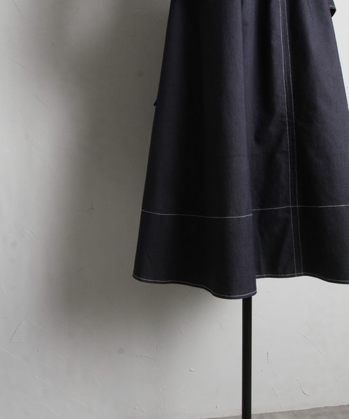 tocco closet(トッコ クローゼット)の「後ろビックリボン付きステッチ入りウエストタックデニムワンピース(ワンピース・レディース・インディゴブルー/ブラック・M)」の20枚目の写真