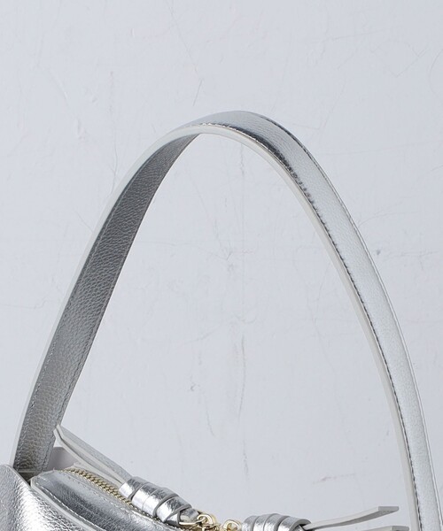 tov（トーヴ）の「【一部別注】＜TOV＞CROSS ハンドバッグ（ハンドバッグ・レディース・シルバー/ブラック・FREE）」の6枚目の写真