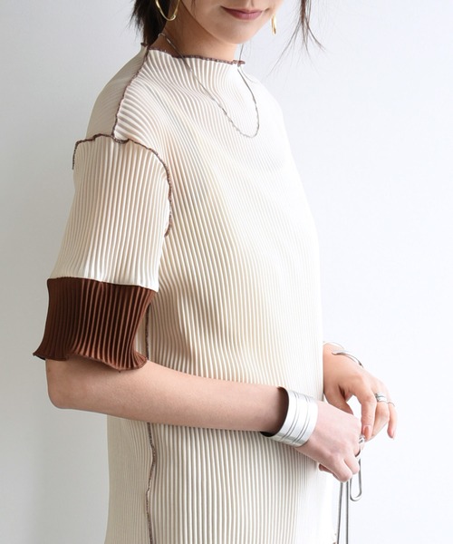 and it_（アンドイット）の「可愛すぎる袖配色半袖プリーツトップス（Tシャツ/カットソー・レディース・ライトブルー/ブラック系2/グレー/キナリ/ベージュ/ブラック系1/ブラウン/ライトグリーン・S-M/M-L）」の2枚目の写真