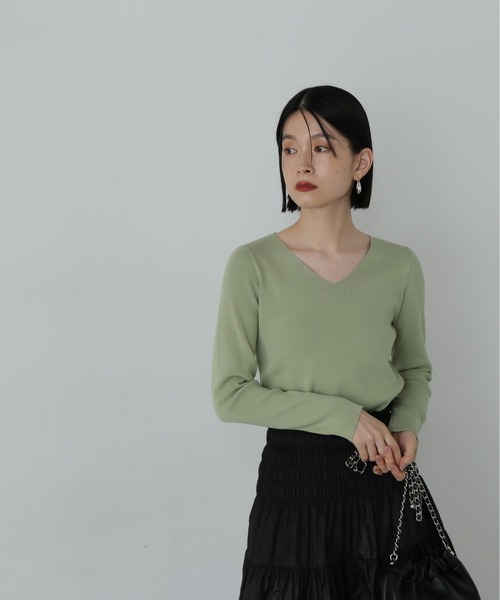 N.(N. Natural Beauty Basic)(エヌエヌナチュラルビューティーベーシック)の「◆◇総針Vネック長袖ニット(ニット/セーター・レディース・オフホワイト/ブラック/ライトグリーン/ライラック・MEDIUM)」の6枚目の写真