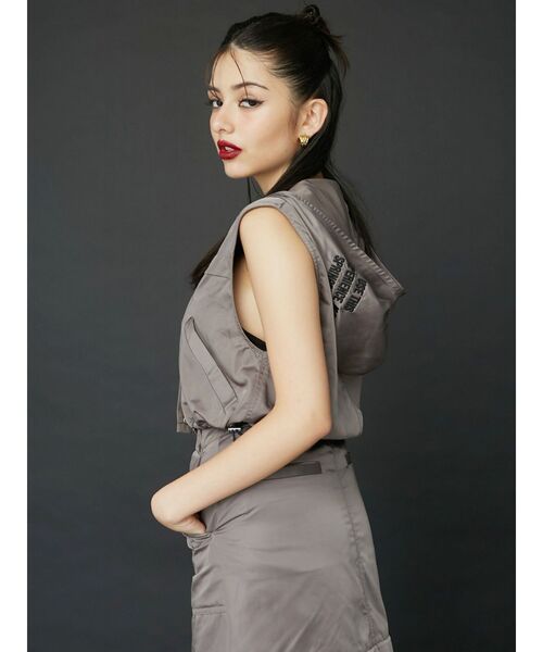 EVRIS（エヴリス）の「フードドロストショートベスト【セットアップ着用可能】（ベスト・レディース・グレー/アイボリー・FREE）」の20枚目の写真