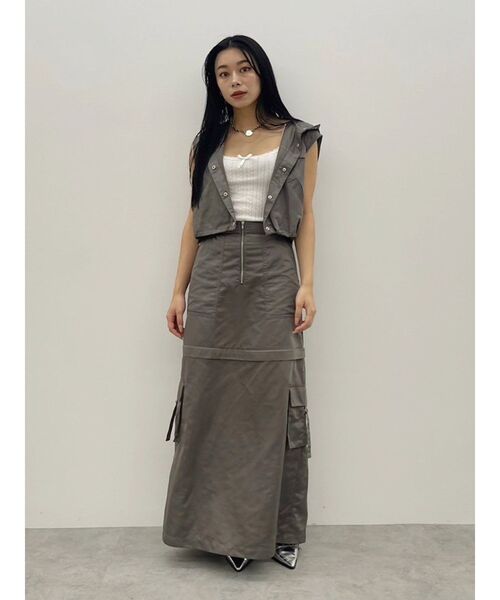 EVRIS（エヴリス）の「フードドロストショートベスト【セットアップ着用可能】（ベスト・レディース・グレー/アイボリー・FREE）」の4枚目の写真