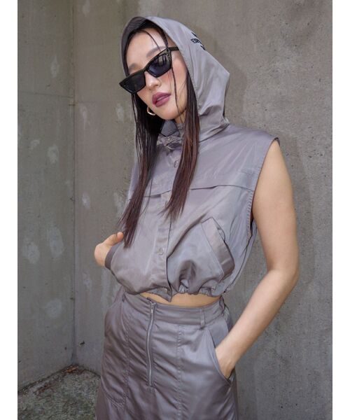 EVRIS（エヴリス）の「フードドロストショートベスト【セットアップ着用可能】（ベスト・レディース・グレー/アイボリー・FREE）」の11枚目の写真