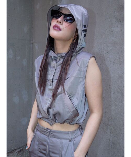 EVRIS（エヴリス）の「フードドロストショートベスト【セットアップ着用可能】（ベスト・レディース・グレー/アイボリー・FREE）」の12枚目の写真