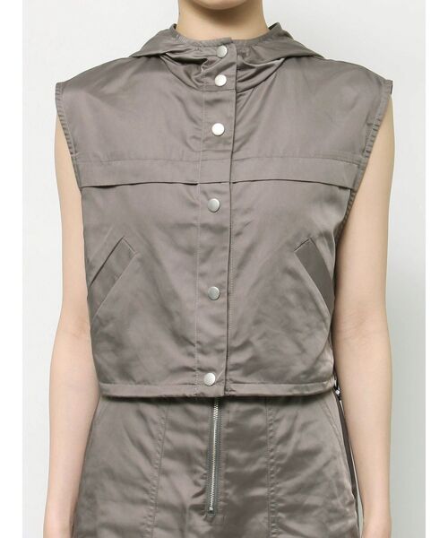 EVRIS（エヴリス）の「フードドロストショートベスト【セットアップ着用可能】（ベスト・レディース・グレー/アイボリー・FREE）」の15枚目の写真