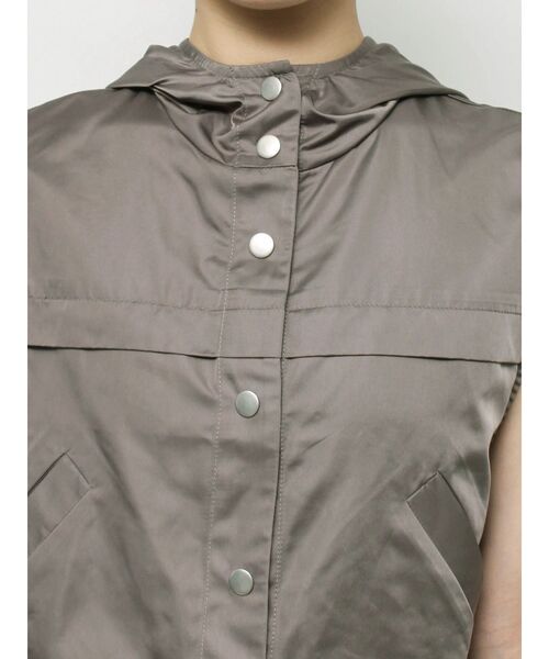 EVRIS（エヴリス）の「フードドロストショートベスト【セットアップ着用可能】（ベスト・レディース・グレー/アイボリー・FREE）」の18枚目の写真