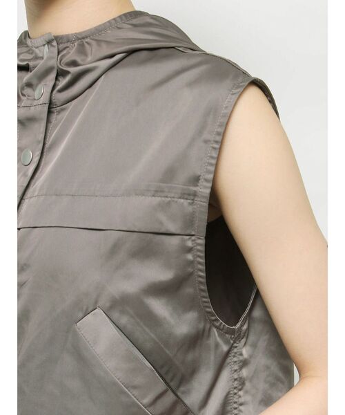 EVRIS（エヴリス）の「フードドロストショートベスト【セットアップ着用可能】（ベスト・レディース・グレー/アイボリー・FREE）」の19枚目の写真
