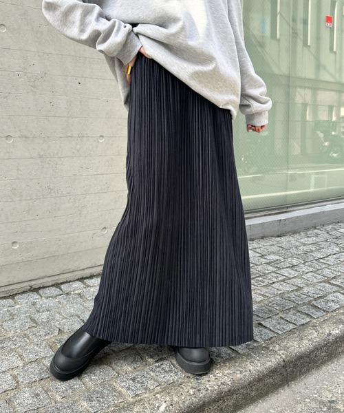 CLEA(クレア)の「ベロアプリーツナロースカート(スカート・レディース・ブラック/グレイッシュベージュ・FREE)」の9枚目の写真