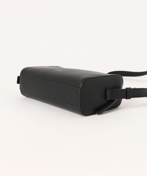 A.P.C.（アーペーセー）の「CAMERA BAG NINO  24A（ショルダーバッグ・メンズ・ブラック・ONESIZE）」の3枚目の写真