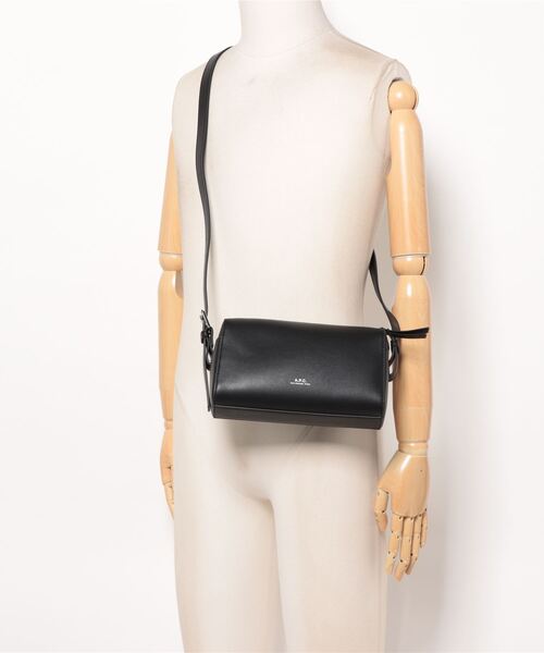 A.P.C.（アーペーセー）の「CAMERA BAG NINO  24A（ショルダーバッグ・メンズ・ブラック・ONESIZE）」の5枚目の写真