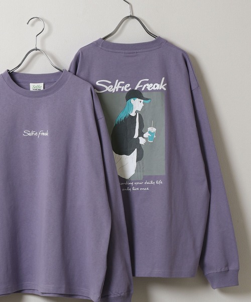 ZIP FIVE(ジップファイブ)の「【Selfie freak】 イラスト バックプリント セルフィーガール 長袖 Tシャツ / ロンT / クルーネック(Tシャツ/カットソー・メンズ・ブラック/パープル/ホワイト・MEDIUM/LARGE/X-LARGE)」の3枚目の写真