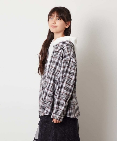 a.v.v（アーヴェヴェ）の「[160]フーディーパーカーシャツレイヤードトップス（シャツ/ブラウス・キッズ・ブラック/ブルー・160）」の2枚目の写真