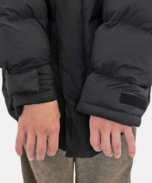 yoko sakamoto（ヨーコサカモト）の「【YOKO SAKAMOTO】SAMLESS DOWN PARKA（ダウンジャケット/コート・メンズ・ブラック・MEDIUM/LARGE）」の20枚目の写真