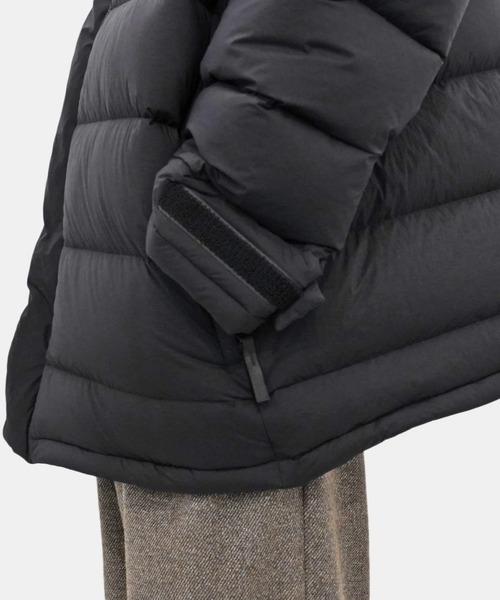 yoko sakamoto（ヨーコサカモト）の「【YOKO SAKAMOTO】SAMLESS DOWN PARKA（ダウンジャケット/コート・メンズ・ブラック・MEDIUM/LARGE）」の22枚目の写真