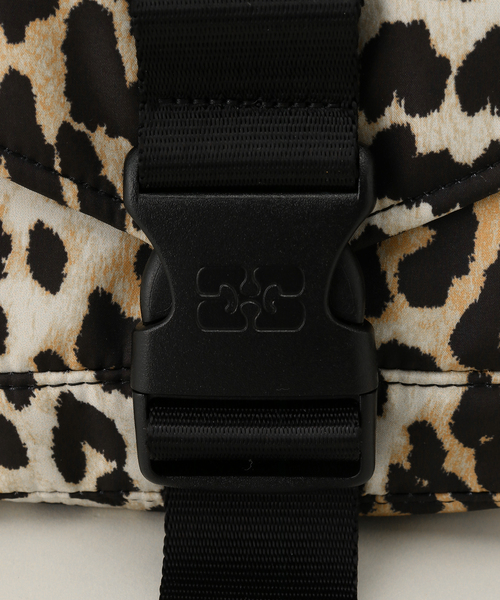 GANNI(ガニー)の「【GANNI / ガニー】 Recycled Tech Mini Satchel(ショルダーバッグ・レディース・キャメル/ブラック・FREE)」の11枚目の写真