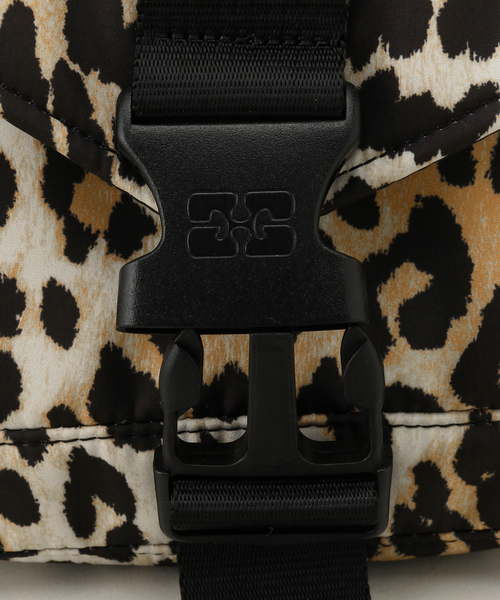 GANNI(ガニー)の「【GANNI / ガニー】 Recycled Tech Mini Satchel(ショルダーバッグ・レディース・キャメル/ブラック・FREE)」の12枚目の写真