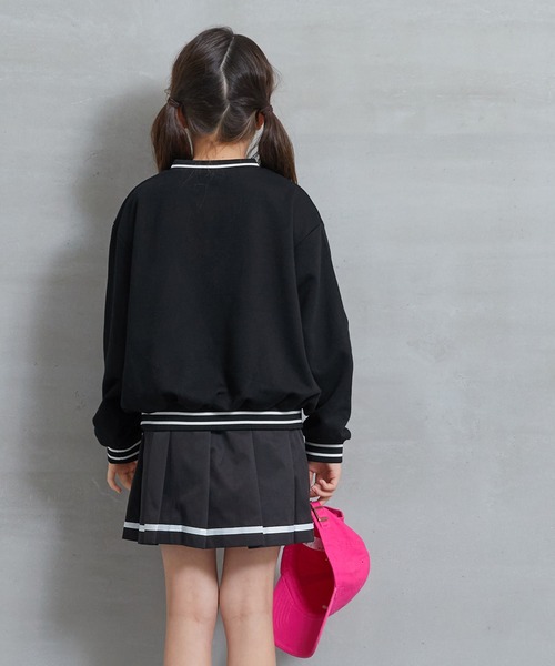 coca（coca）（コカ）の「【WEB限定セール】キッズ ラインリブ Vネックプリントロゴスウェット（スウェット・キッズ・ブラック/アイボリー・120/130/140/150）」の12枚目の写真