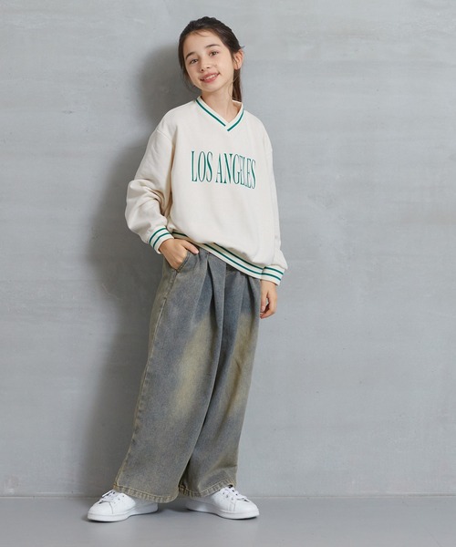 coca（coca）（コカ）の「【WEB限定セール】キッズ ラインリブ Vネックプリントロゴスウェット（スウェット・キッズ・ブラック/アイボリー・120/130/140/150）」の3枚目の写真