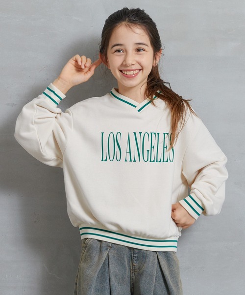 coca（coca）（コカ）の「【WEB限定セール】キッズ ラインリブ Vネックプリントロゴスウェット（スウェット・キッズ・ブラック/アイボリー・120/130/140/150）」の4枚目の写真