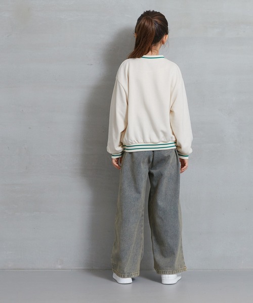 coca（coca）（コカ）の「【WEB限定セール】キッズ ラインリブ Vネックプリントロゴスウェット（スウェット・キッズ・ブラック/アイボリー・120/130/140/150）」の7枚目の写真