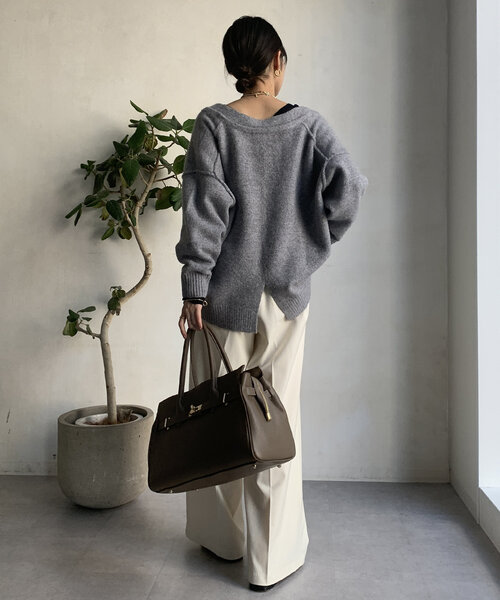 DouDou（ドゥドゥ）の「深Vニットプルオーバー（ニット/セーター・レディース・グレー/ブルー/ベージュ・FREE）」の8枚目の写真