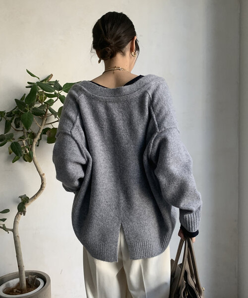 DouDou（ドゥドゥ）の「深Vニットプルオーバー（ニット/セーター・レディース・グレー/ブルー/ベージュ・FREE）」の11枚目の写真