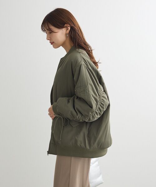 Green　Parks（グリーンパークス）の「・swing by 中綿ボリュームスリーブMA-1（MA-1・レディース・ブラック/グレイッシュベージュ/カーキ・FREE）」の9枚目の写真