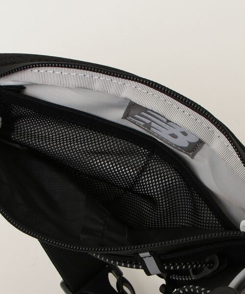 NEW BALANCE（ニューバランス）の「ボトルウエストバッグ（ボディバッグ/ウエストポーチ・メンズ・ブラック・ONE SIZE）」の8枚目の写真