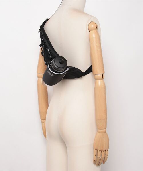 NEW BALANCE（ニューバランス）の「ボトルウエストバッグ（ボディバッグ/ウエストポーチ・メンズ・ブラック・ONE SIZE）」の13枚目の写真