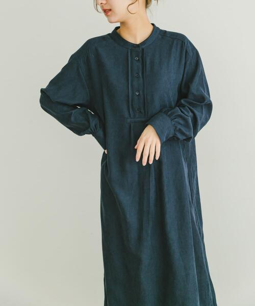 ITEMS URBANRESEARCH（アイテムズ アーバンリサーチ）の「ピケバンドカラーシャツワンピース（ワンピース・レディース・ベージュ/ネイビー・FREE）」の3枚目の写真