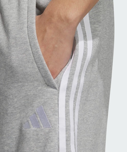 adidas（アディダス）の「エッセンシャルズ プラス レギュラーフィット スリーストライプス フレンチテリーショーツ / アディダス adidas ハーフパンツ（その他パンツ・メンズ・グレー/ブラック・SMALL/X-SMALL/XX-LARGE/3XL/LARGE/MEDIUM/X-LARGE）」の6枚目の写真