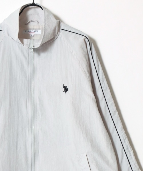 U.S. POLO ASSN.(ユーエスポロアッスン)の「U.S. POLO ASSN./ユーエスポロアッスン 別注 Nylon Piping Track Jacket/オーバーサイズ ナイロン ブロークコア ジップアップ トラックジャケット/アノラックジャケット/レディース メンズ(ナイロンジャケット・メンズ・ブラック/グレー/ブラック系その他/ライトグレー・M/L/LL)」の6枚目の写真