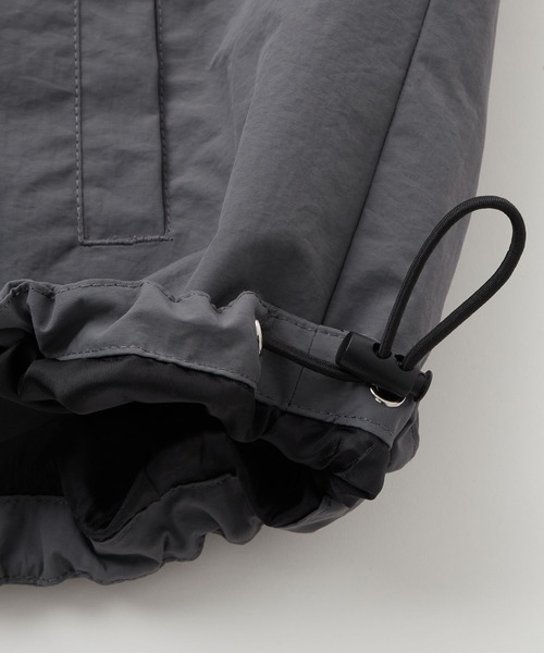 MONO-MART（モノマート）の「MLB/メジャーリーグベースボール 別注 ワッペン刺繍 オーバーサイズドロストナイロンフードトラックブルゾン（ブルゾン・レディース・ブラック/アイボリー/ダークブラウン・M/L）」の13枚目の写真