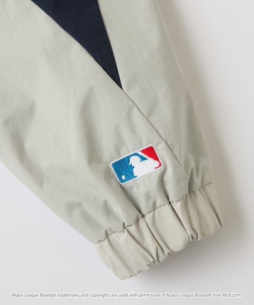MLB（メジャーリーグベースボール）の「MLB/メジャーリーグベースボール 別注 ワッペン刺繍 オーバーサイズドロストナイロンフードトラックブルゾン（ブルゾン・レディース・ブラック/アイボリー/ダークブラウン/ネイビー・M/L）」の17枚目の写真