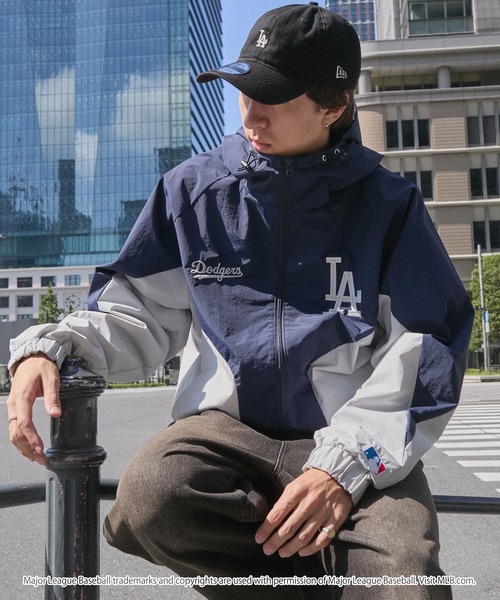 MLB（メジャーリーグベースボール）の「MLB/メジャーリーグベースボール 別注 ワッペン刺繍 オーバーサイズドロストナイロンフードトラックブルゾン（ブルゾン・レディース・ブラック/アイボリー/ダークブラウン/ネイビー・M/L）」の22枚目の写真