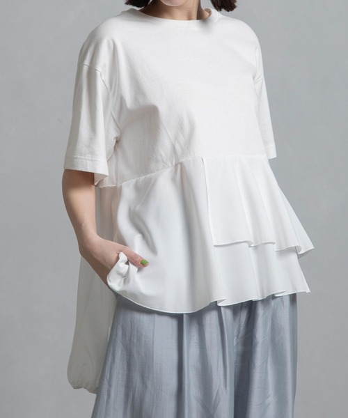 MARECHAL TERRE（マルシャルテル）の「フリルジョイントトップス（Tシャツ/カットソー・レディース・ベージュ/ブラック/カーキ/オフホワイト/ブルー・MEDIUM）」の2枚目の写真