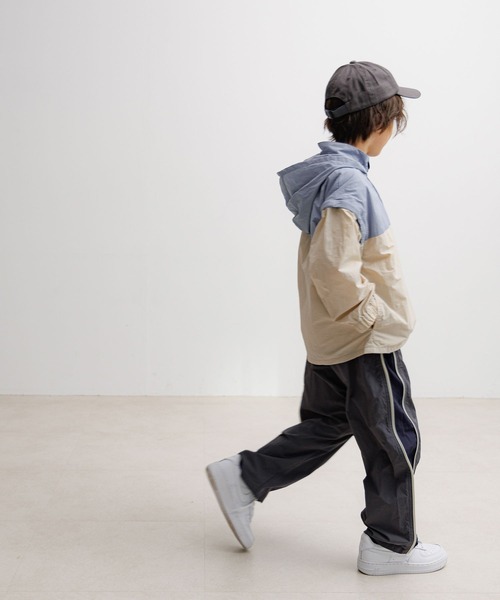 BAYFLOW（ベイフロー）の「[ファスナーの開閉でシルエットが変わる♪]サイドZIPナイロンパンツ(KIDS)（その他パンツ・キッズ・チャコール/カーキ・140cm/120cm/150cm/130cm/110cm）」の4枚目の写真
