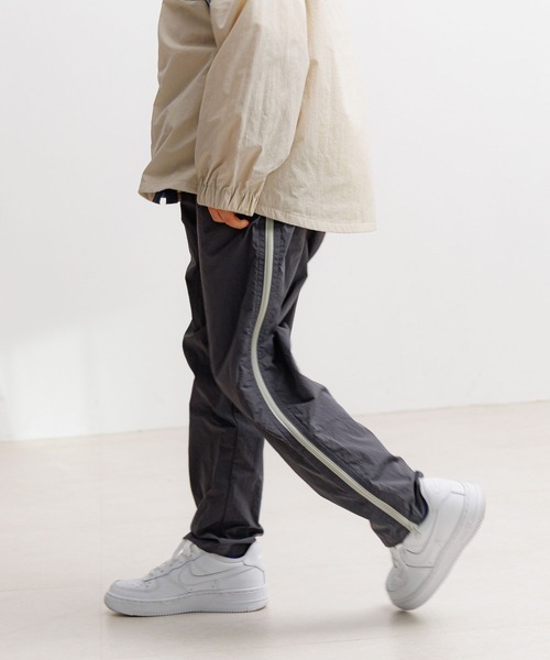 BAYFLOW（ベイフロー）の「[ファスナーの開閉でシルエットが変わる♪]サイドZIPナイロンパンツ(KIDS)（その他パンツ・キッズ・チャコール/カーキ・140cm/120cm/150cm/130cm/110cm）」の9枚目の写真