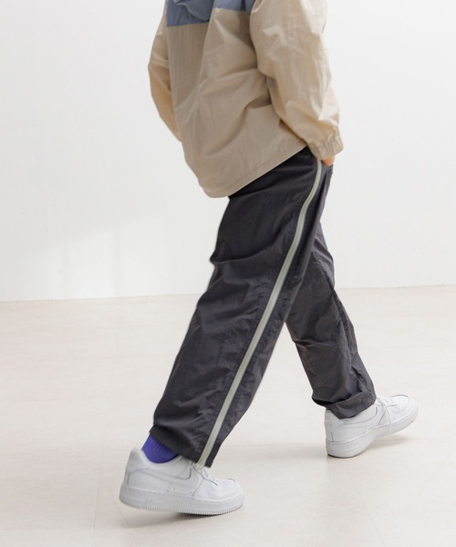 BAYFLOW（ベイフロー）の「[ファスナーの開閉でシルエットが変わる♪]サイドZIPナイロンパンツ(KIDS)（その他パンツ・キッズ・チャコール/カーキ・140cm/120cm/150cm/130cm/110cm）」の10枚目の写真